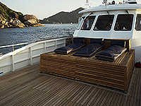 Bowside relaxation area／Panunee／Maumere - Alor dive liveaboard